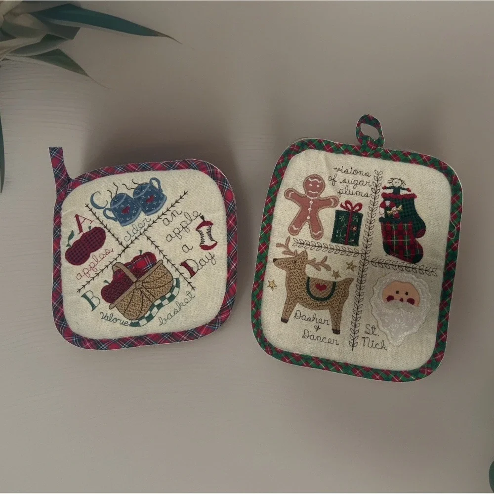 Vintage Christmas Pot Holder Set appliqué Folk art country apples st nick plaid